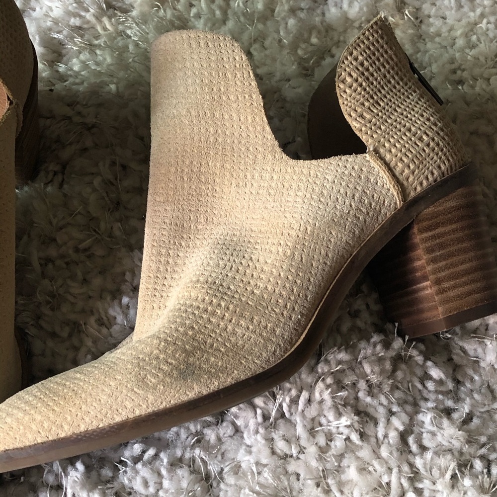 Pointed toe heel - Picture 2 of 3
